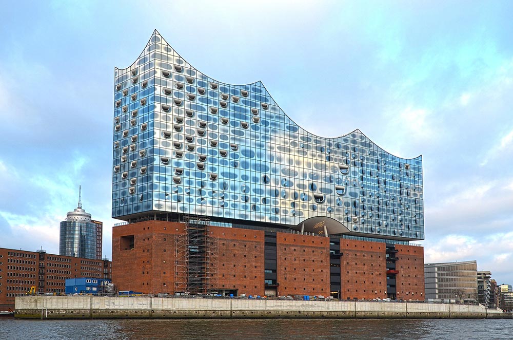 Die fertiggestellte Elbphilharmonie in Hamburg